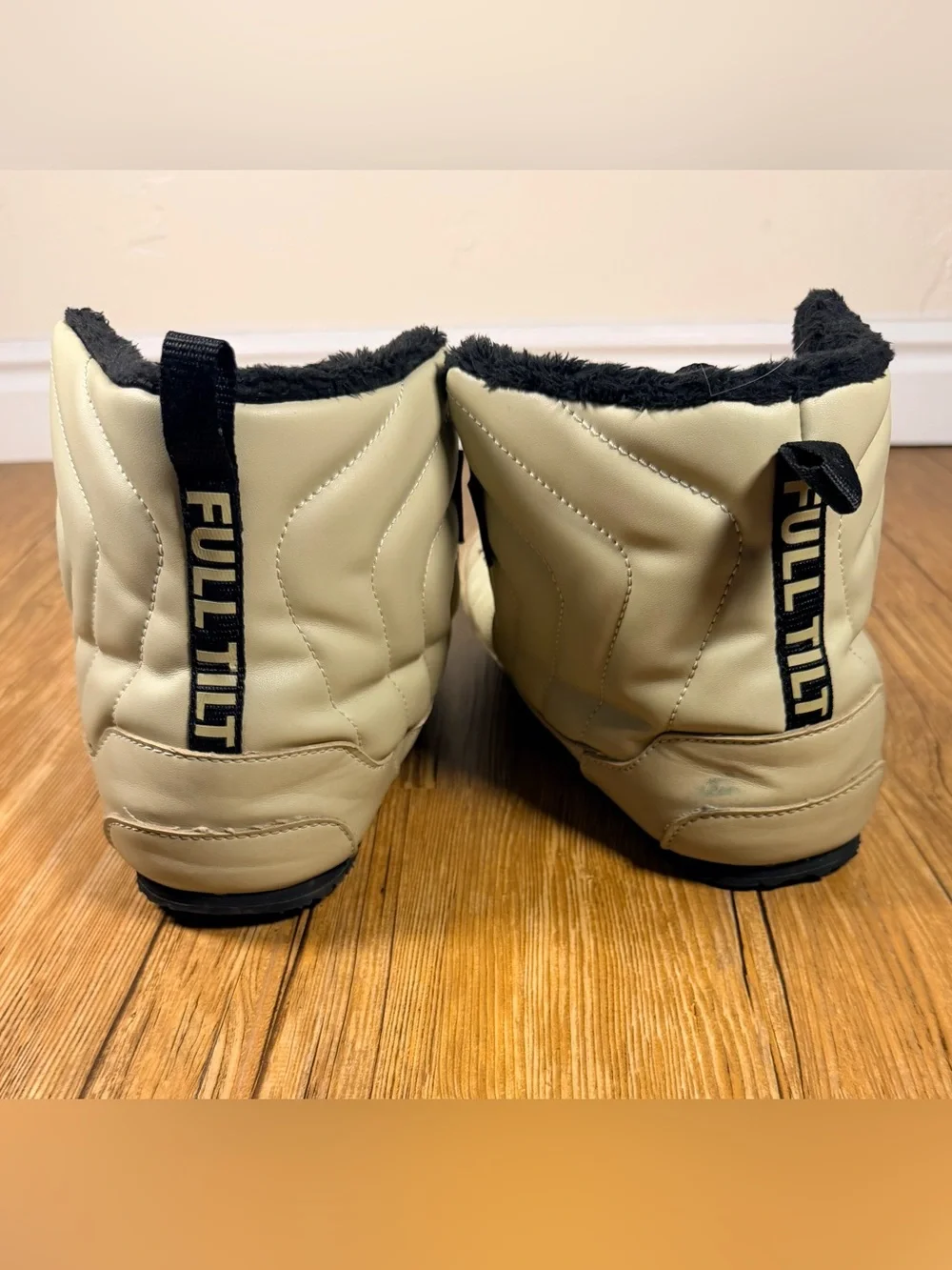 Full Tilt 1.0 Apres Booties Small Intuition Foam Insulated Snow Ski Boots